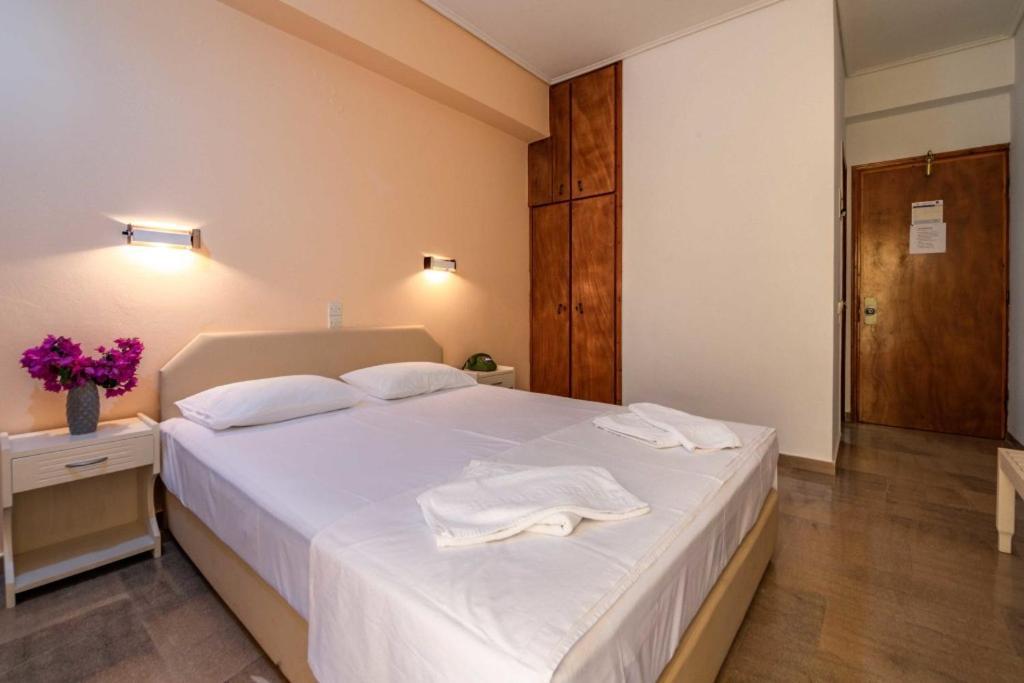 Ionis Hotel Troianata Room photo